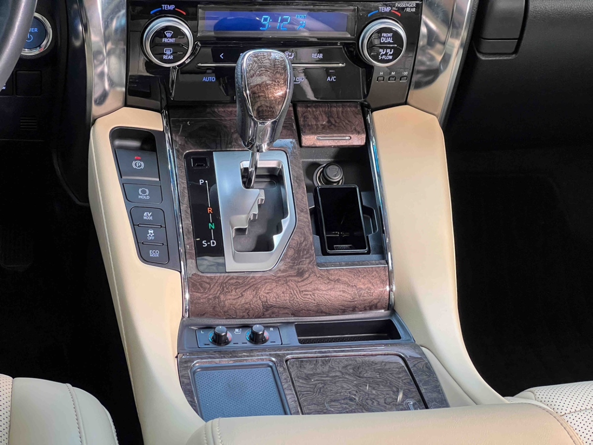 Toyota Alphard 2023 изображение автомобиля #19