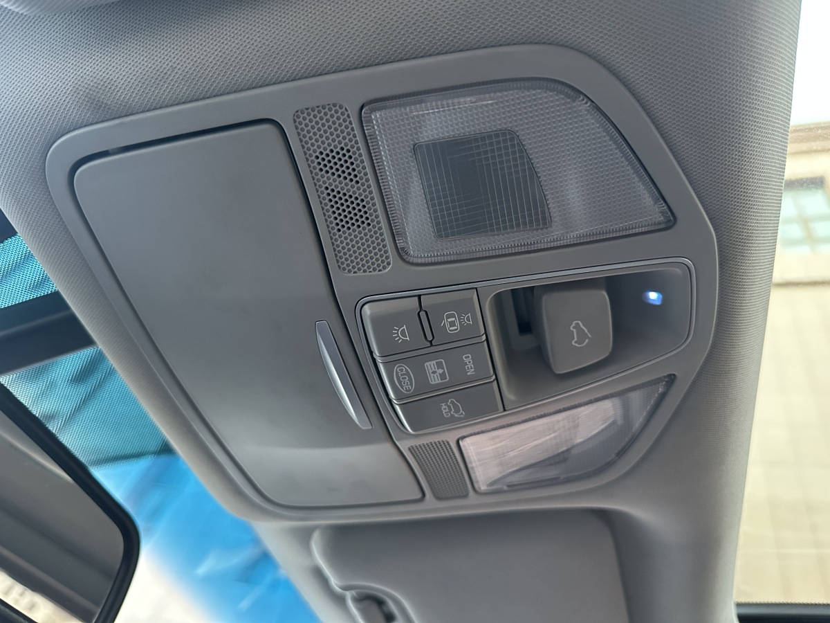 Hyundai Santa Fe 2018 car image #19