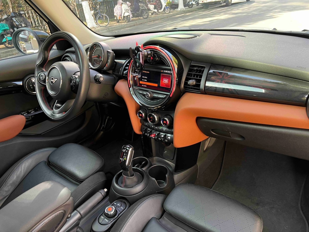 BMW 2019 car image #19