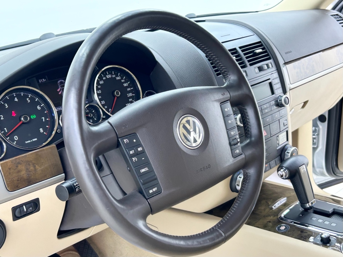 Volkswagen Touareg 2010 car image #19