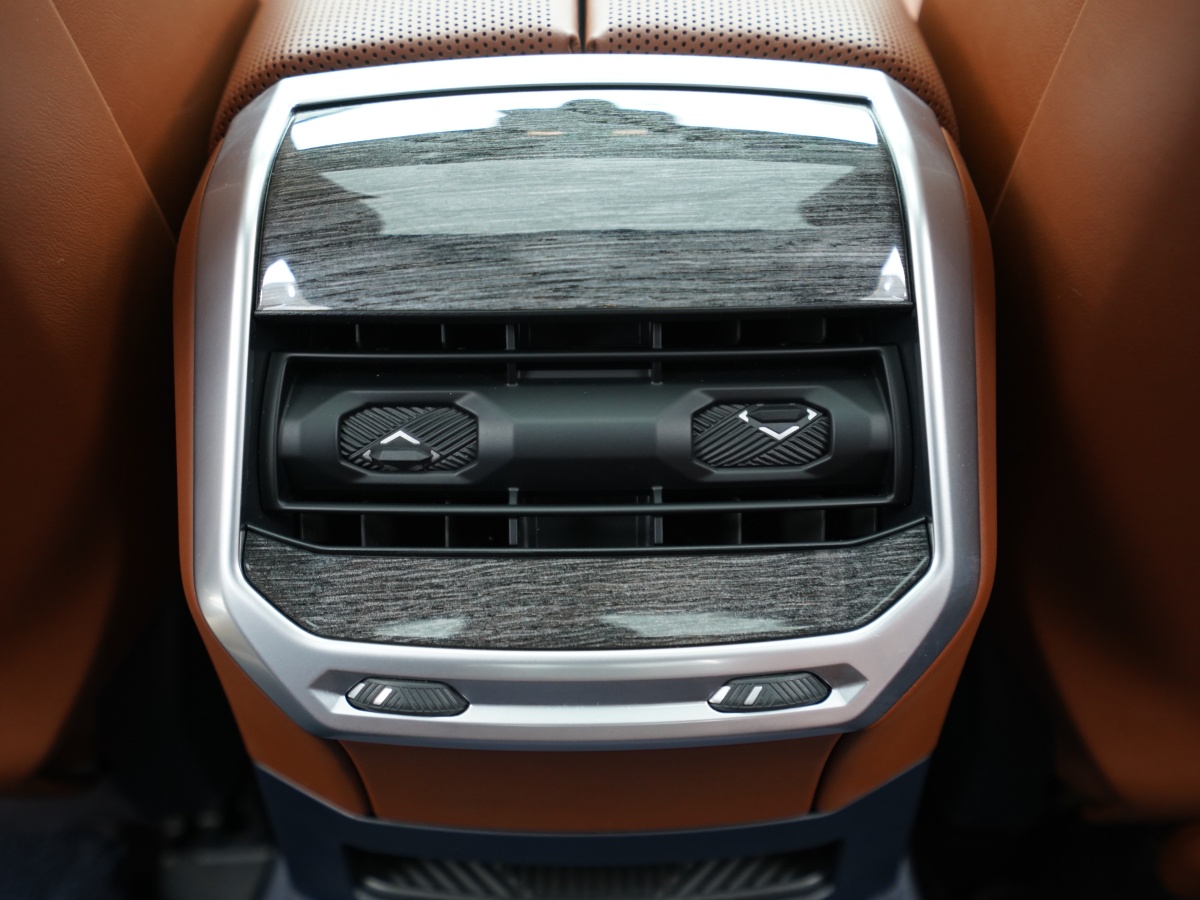 BMW i7 2023 imagen de coche #19