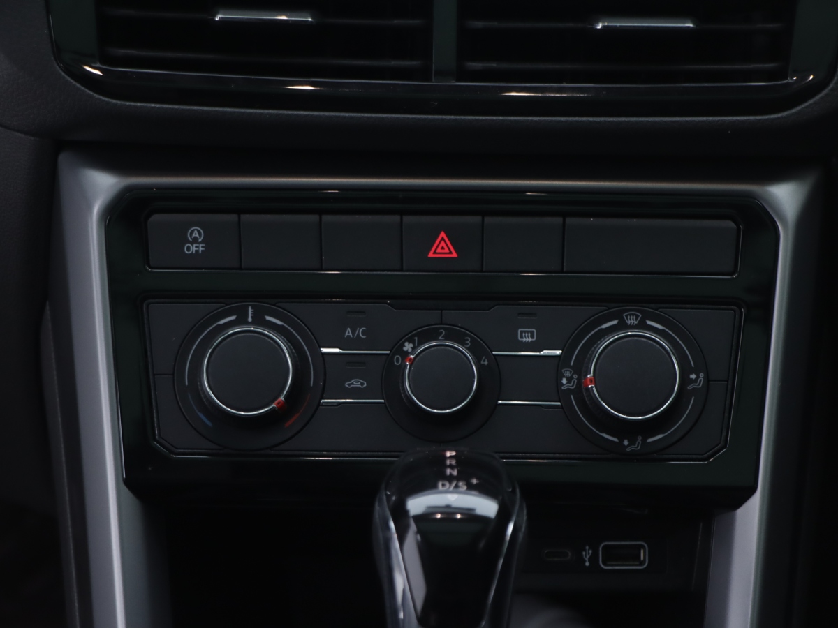 Volkswagen T-Cross 2021 immagine di auto #19