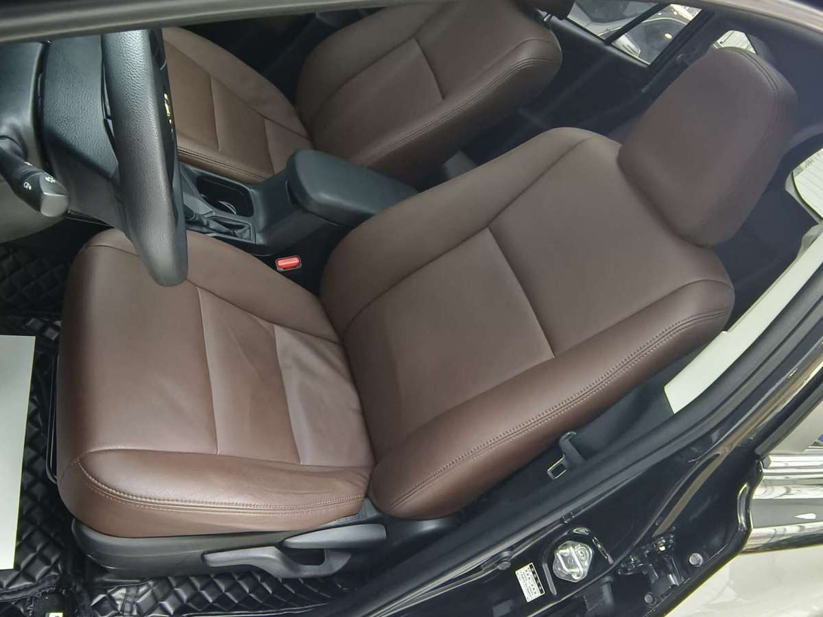 Toyota RAV4 2019 car image #19