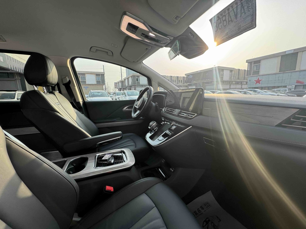 HongQi HQ9 PHEV 2024 #19 HongQi HQ9 PHEV 2024 car image #19