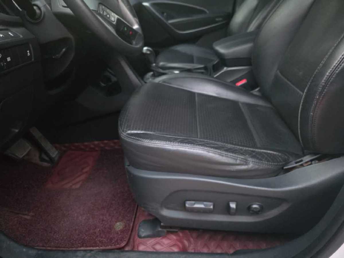 Hyundai Santa Fe 2014 car image #19