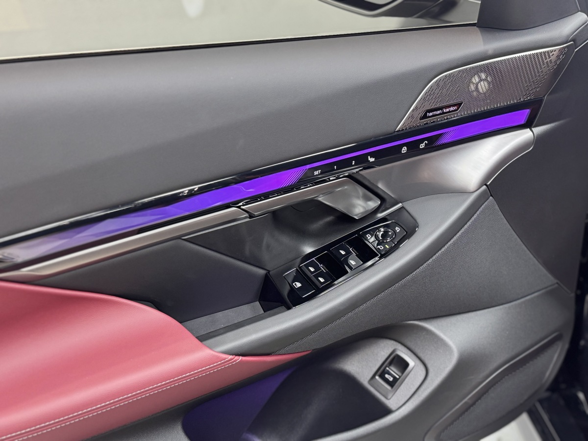 BMW i5 2025 car image #19