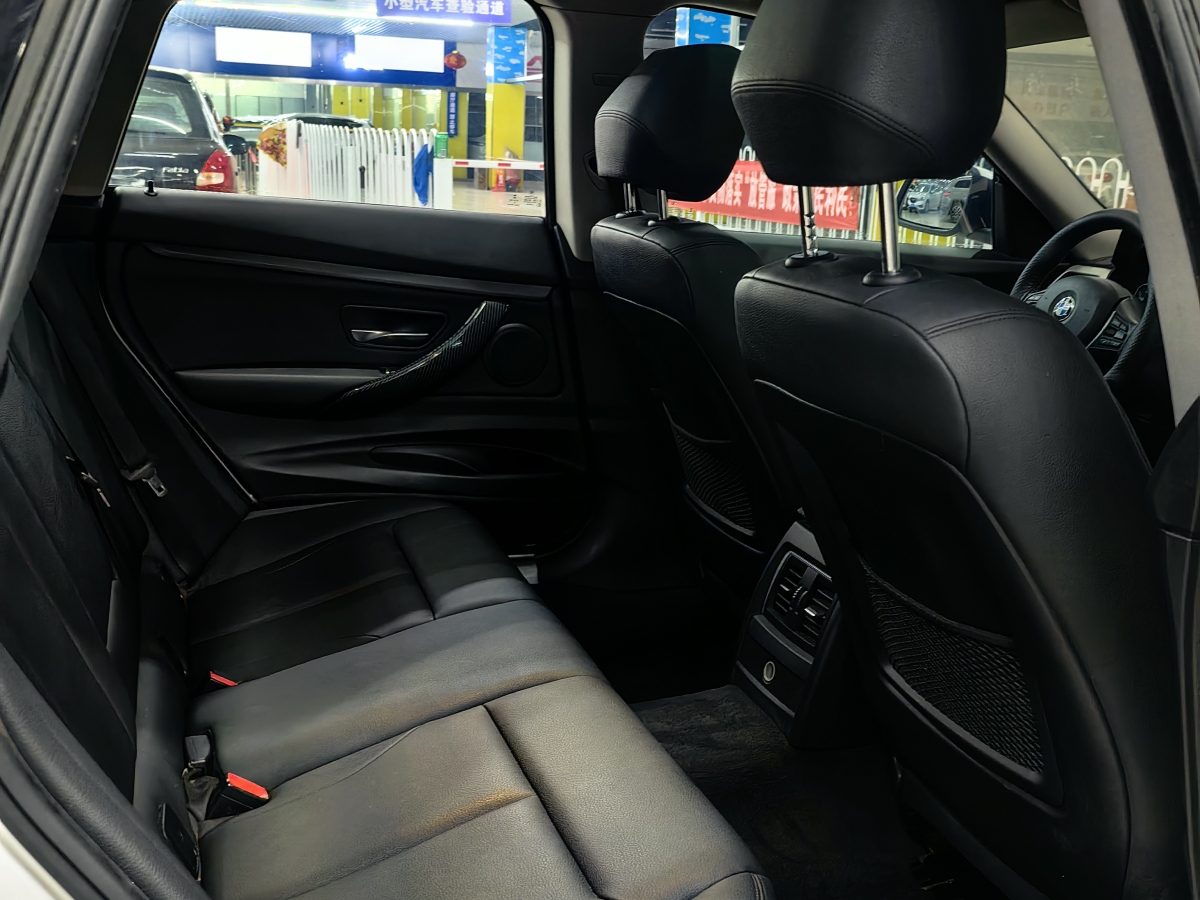 BMW 3 Series GT 2017 immagine di auto #19