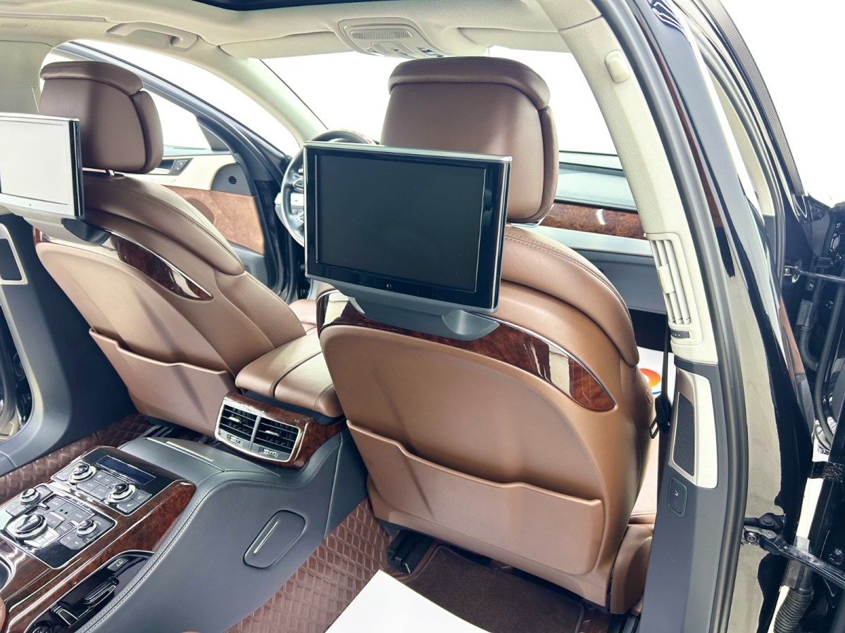 Audi A8 2012 car image #19