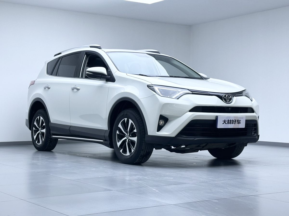 Toyota RAV4 2018 car image #19