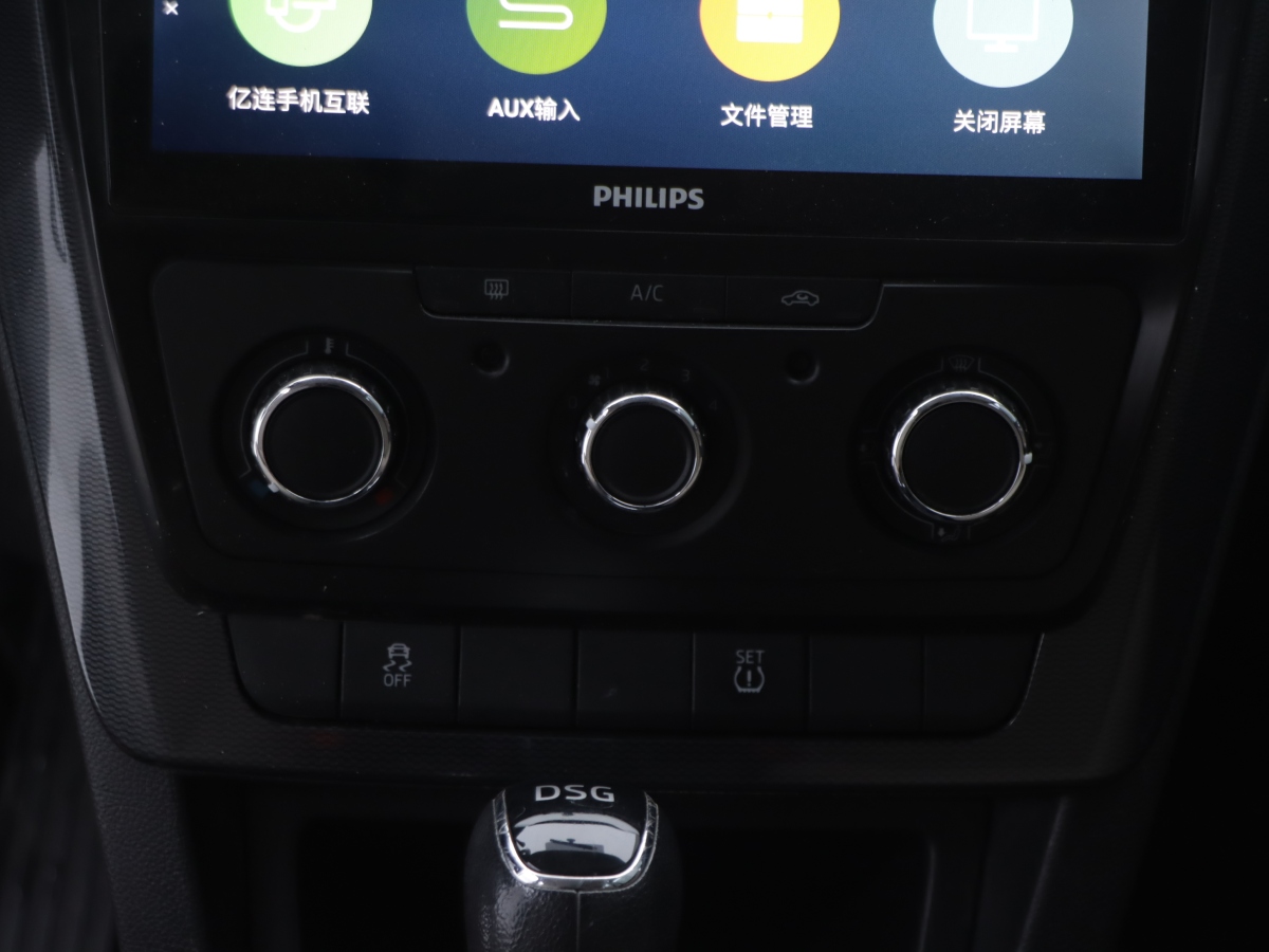 Skoda Yeti 2015 car image #19