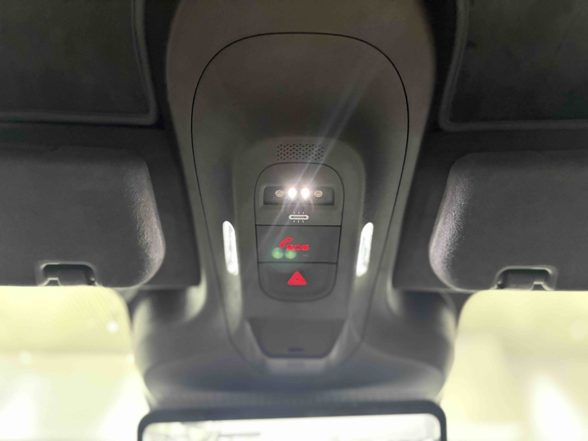 Avatr 11 2023 car image #19