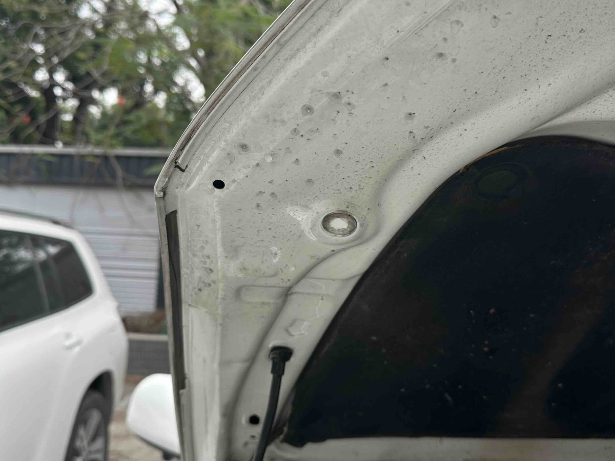 Toyota RAV4 2011 immagine di auto #19