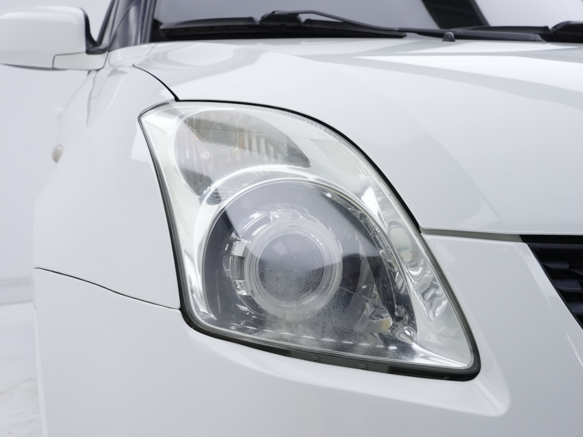 Suzuki Swift 2014 car image #19