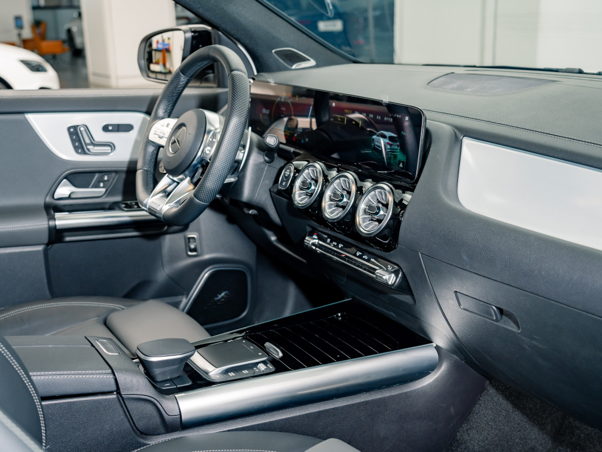 Mercedes-Benz GLA AMG 2023 car image #19