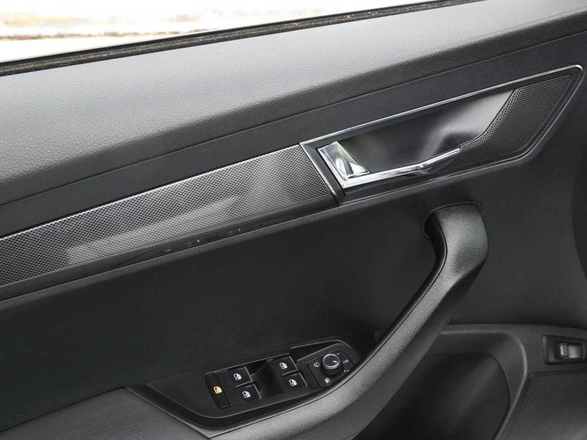 Skoda Karoq 2023 car image #19