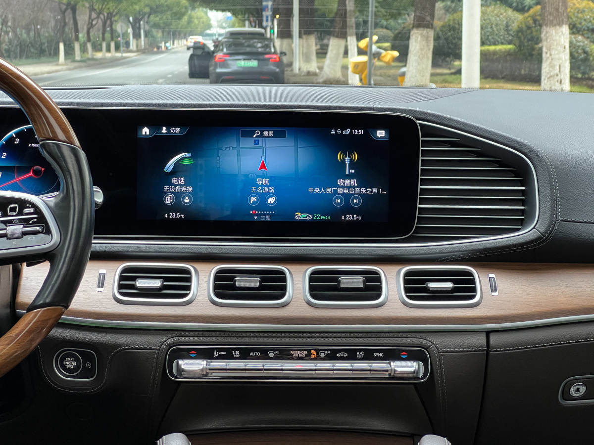 Mercedes-Benz GLS Class 2021 car image #19