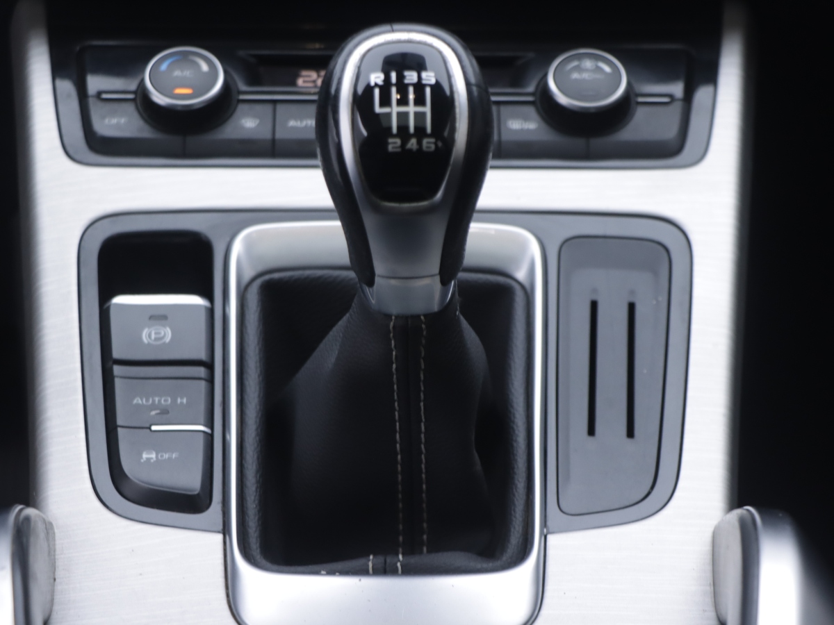 GEELY Boyue 2018 immagine di auto #19