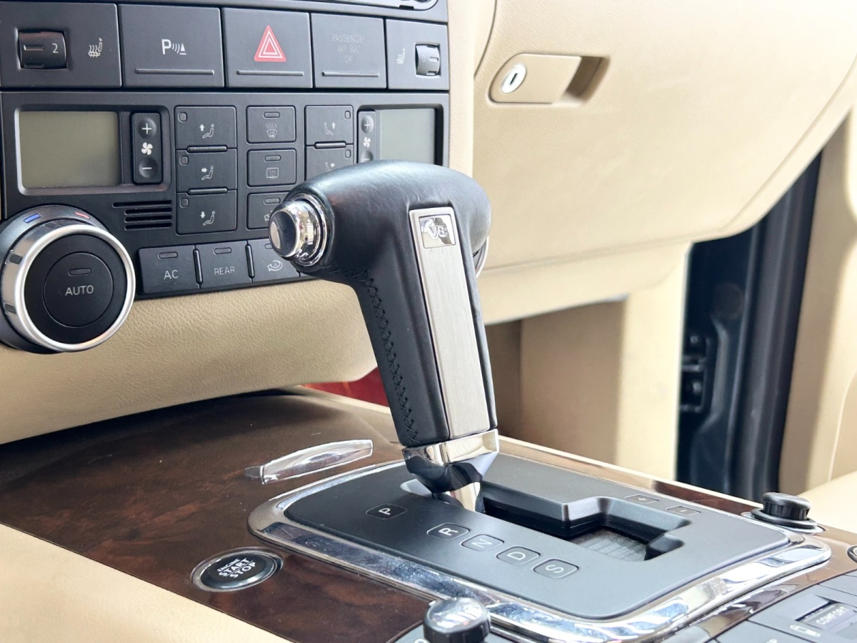 Volkswagen Touareg 2009 car image #19