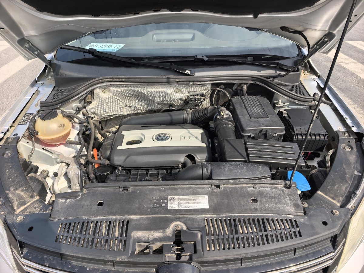 Volkswagen Tiguan 2012 car image #19