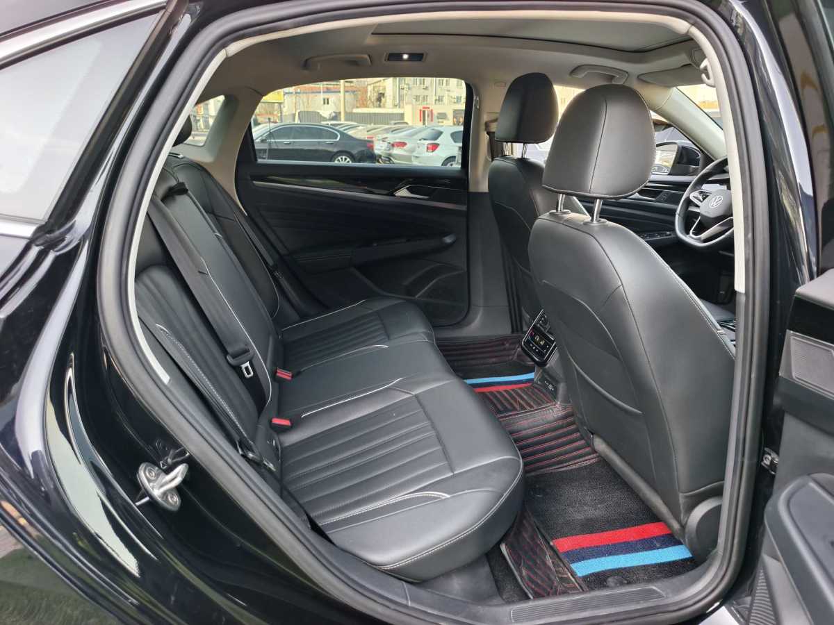 Volkswagen Passat 2023 car image #19