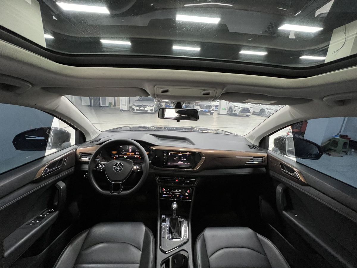 Volkswagen 2023 car image #19