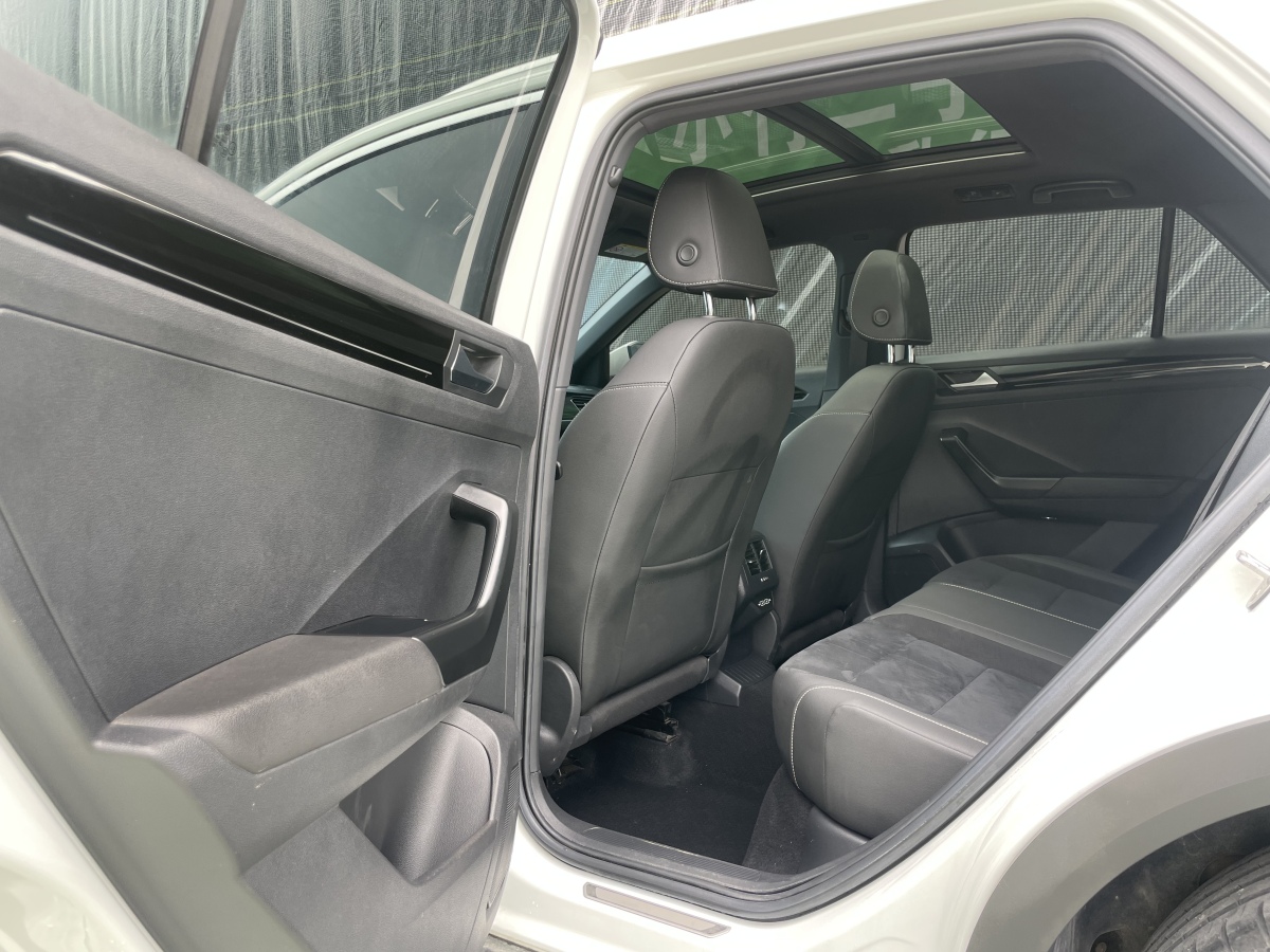 Volkswagen T-Roc 2022 car image #19