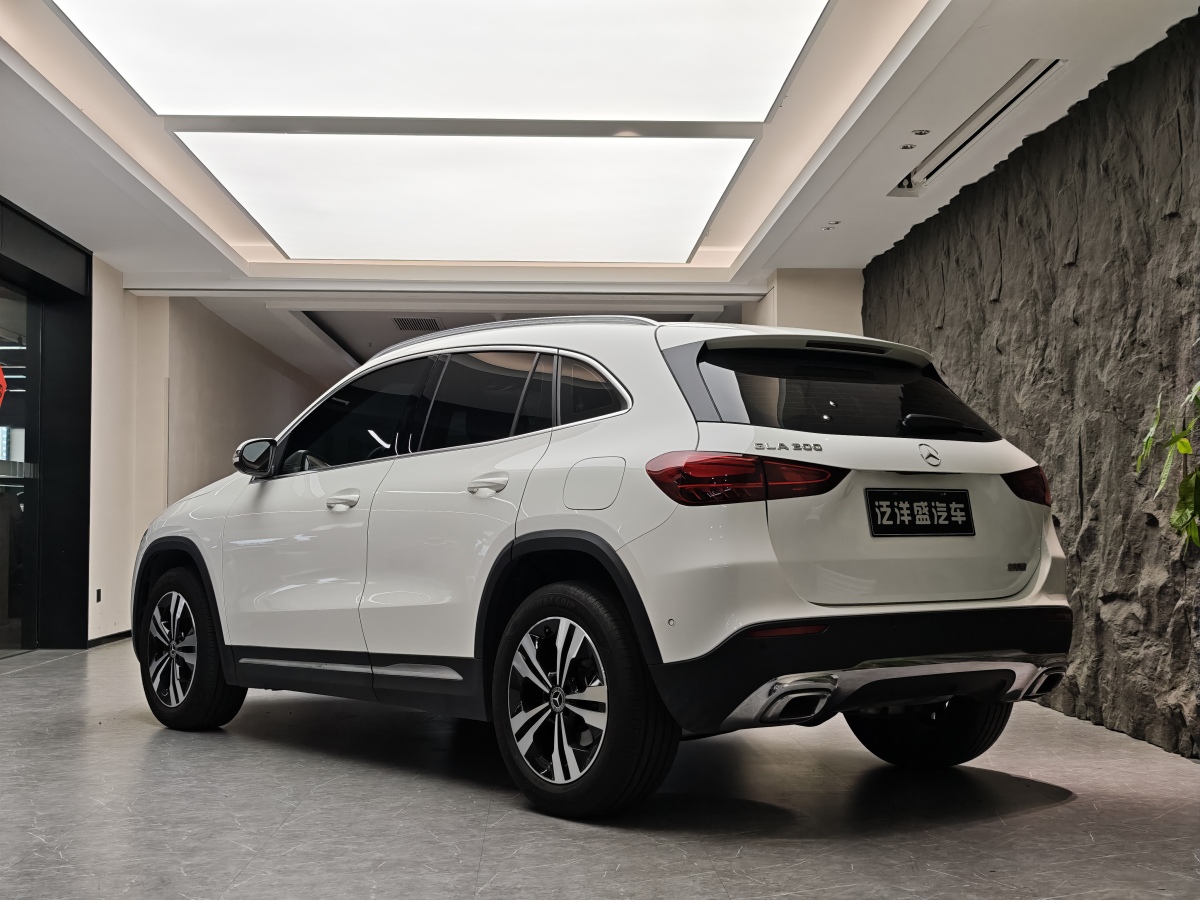 Mercedes-Benz 2024 car image #19