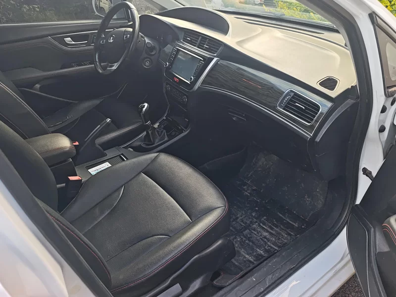 Great Wall C50 2015 car image #19