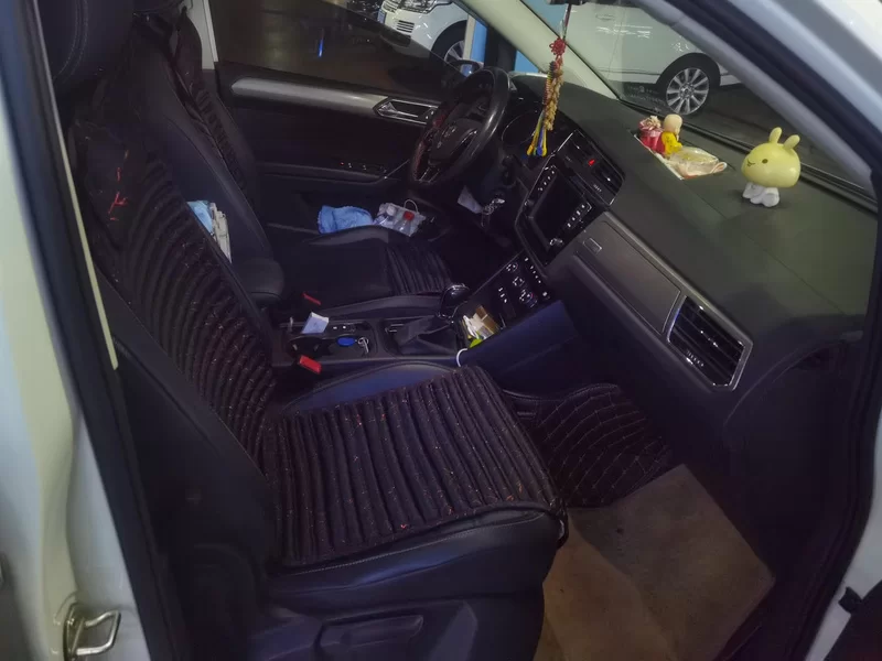 Volkswagen Touran 2018 car image #19