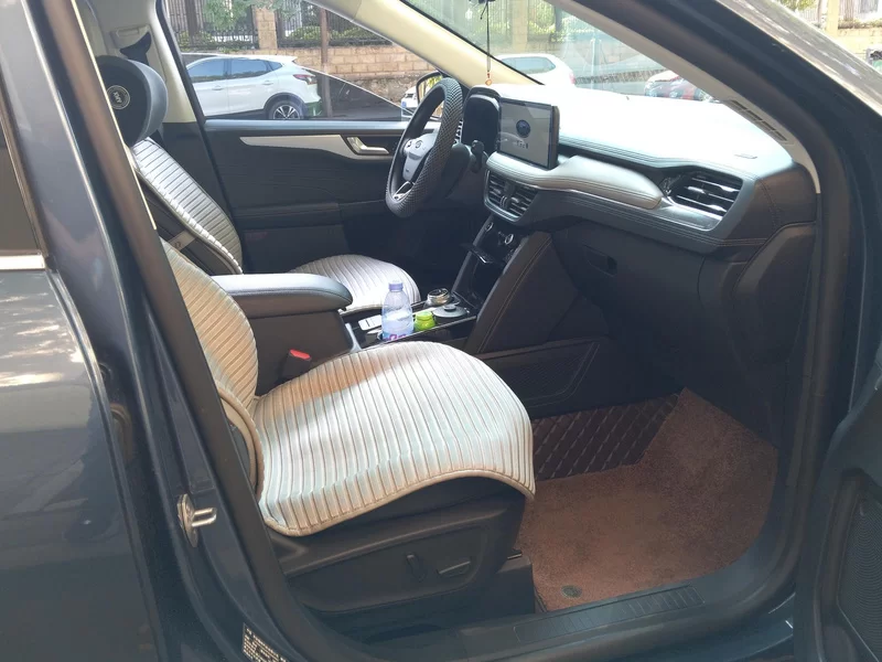 Ford Escape 2023 immagine di auto #19