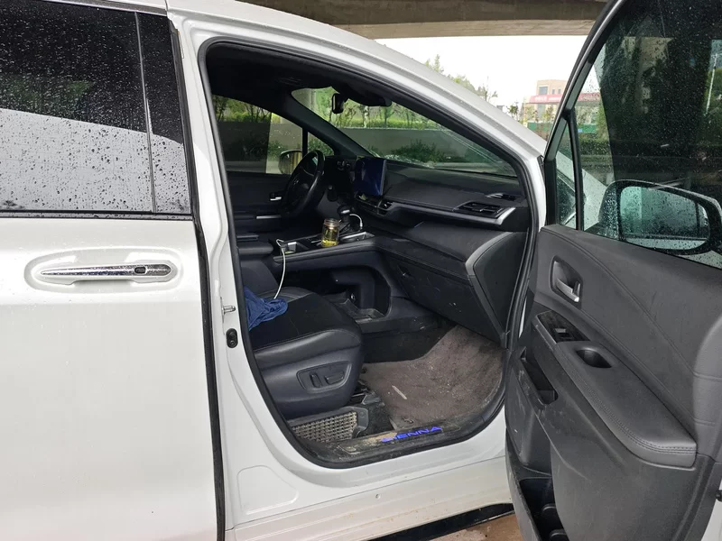 Toyota Sienna 2023 image de voiture #19