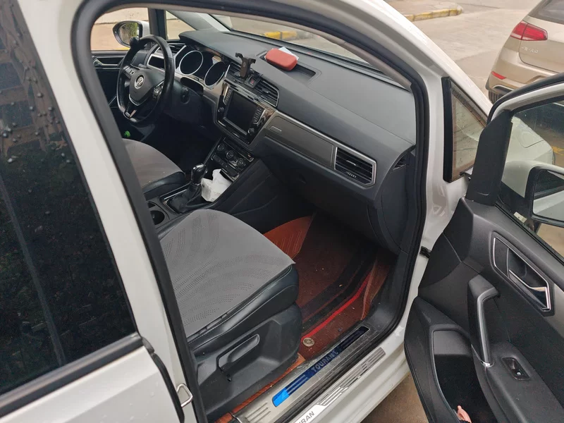 Volkswagen Touran 2018 car image #19