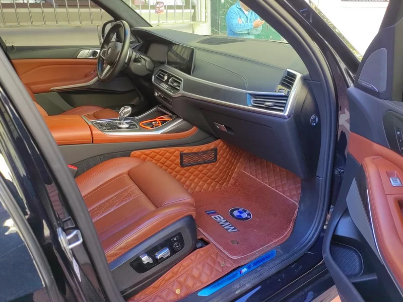 BMW X7 M60i 2021 car image #19