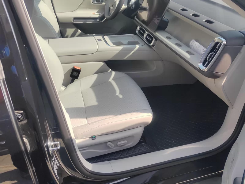 零跑汽车 零跑B01 2025 汽车图片 #19