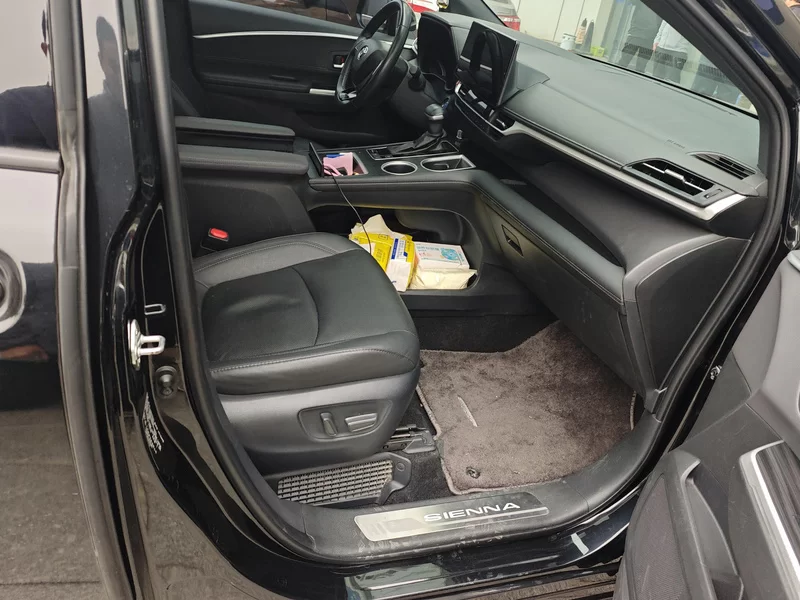 Toyota Sienna 2023 image de voiture #19