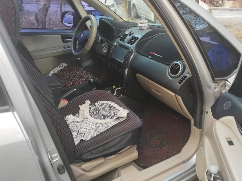 Suzuki SX4 Sedan 2012 image de voiture #19