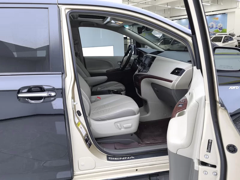 Toyota SIENNA 2013 car image #19