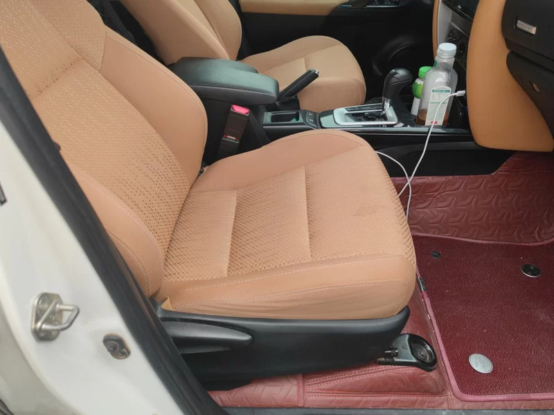 Toyota Fortuner 2018 immagine di auto #19