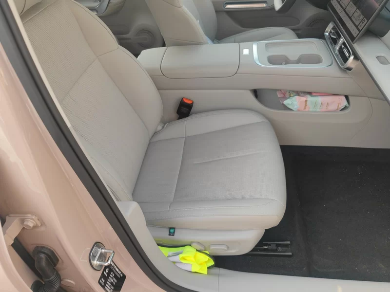 零跑汽车 零跑B01 2025 汽车图片 #19