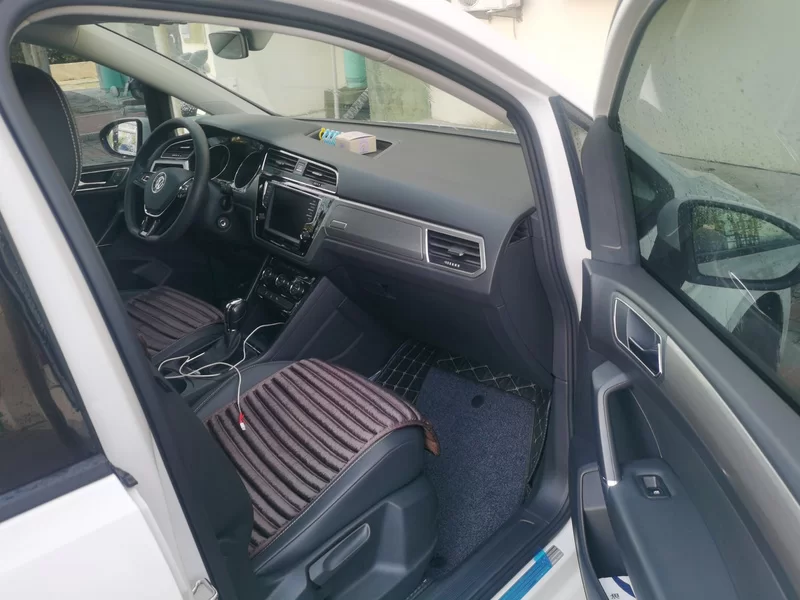 Volkswagen Touran 2018 car image #19