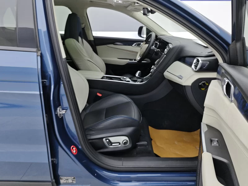 Lynk & Co 01 2018 #19 Lynk & Co 01 2018 car image #19