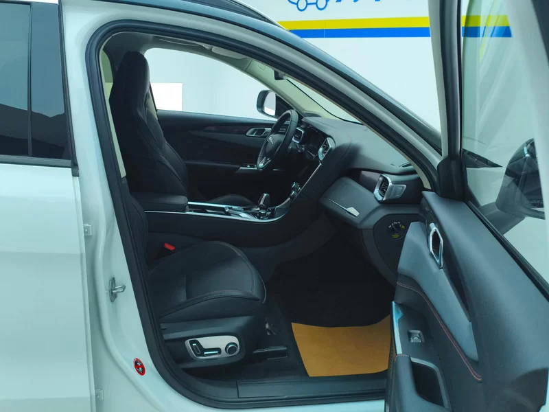 Lynk & Co 01 2018 #19 Lynk & Co 01 2018 car image #19