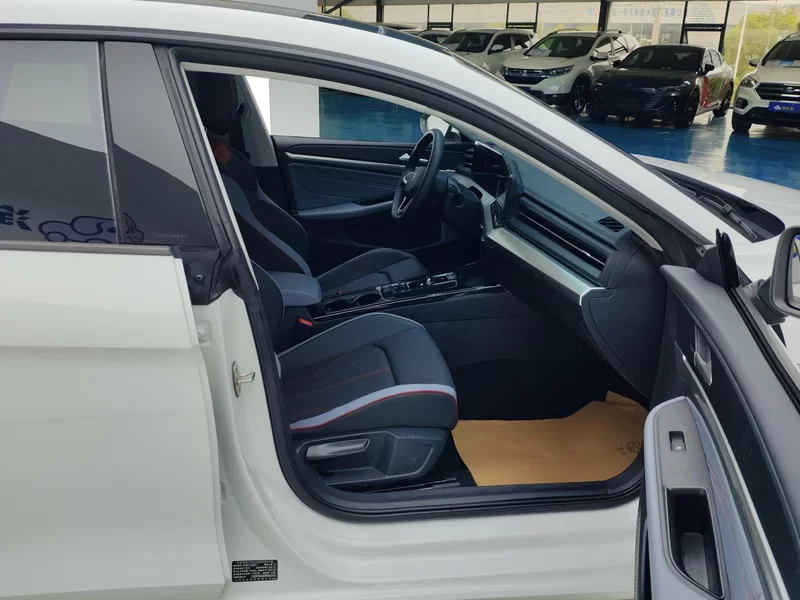 Volkswagen Lamando 2024 immagine di auto #19