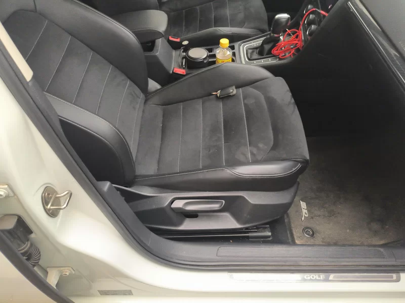 Volkswagen Golf 2020 car image #19