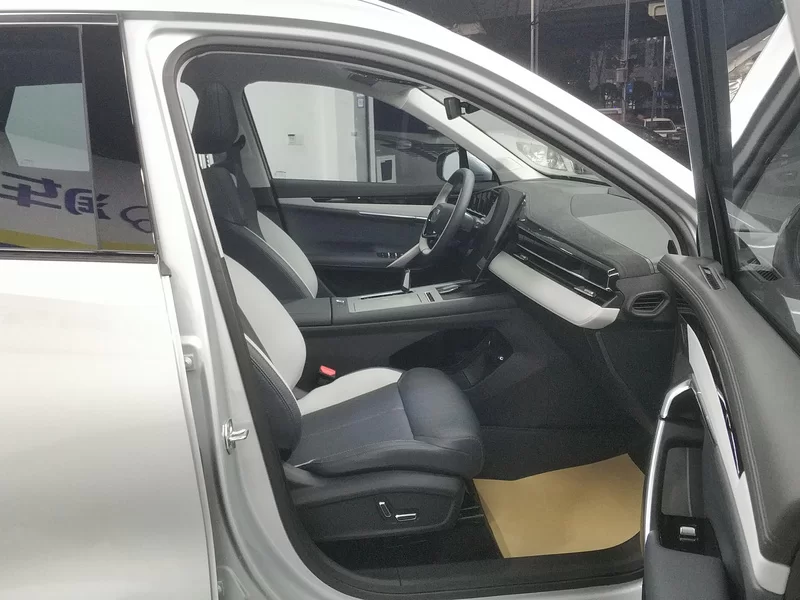 GEELY Boyue L 2025 car image #19