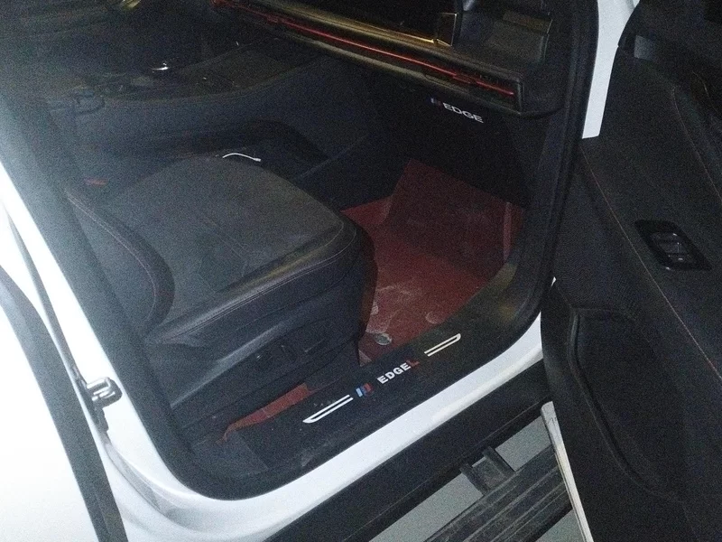 Ford Edge 2023 صورة سيارة #19