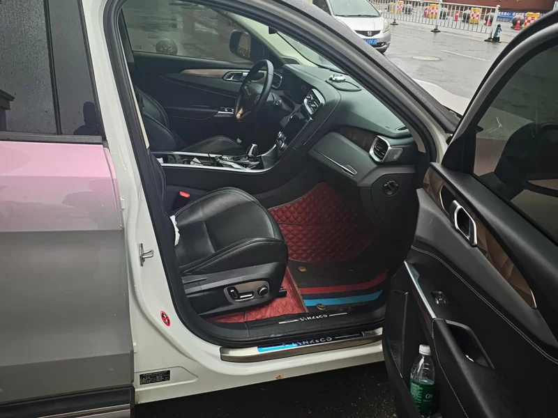 Lynk & Co 01 2018 #19 Lynk & Co 01 2018 car image #19