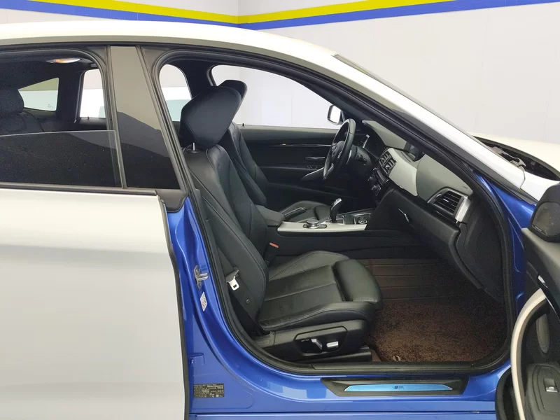 BMW 3 Series GT 2018 immagine di auto #19