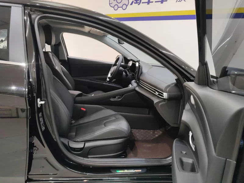 Hyundai Elantra 2025 car image #19