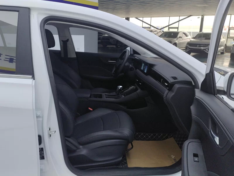 Roewe i5 2024 car image #19